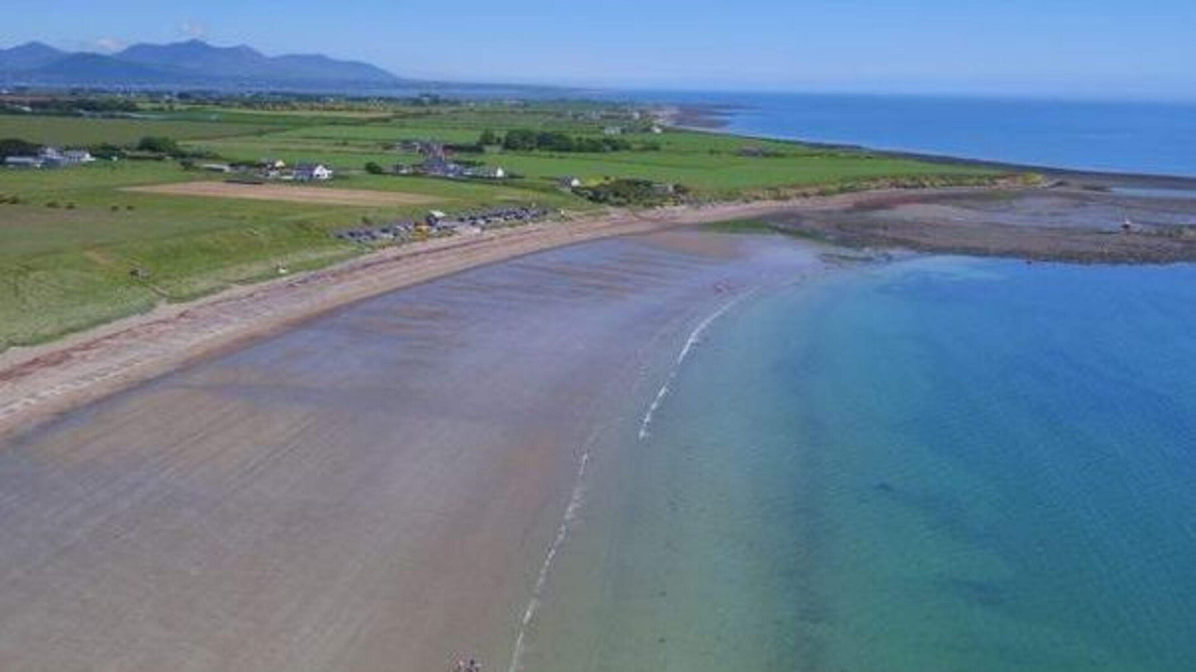 Traffic ‘chaos’ at Louth beach sparks safety fears, councillor warns